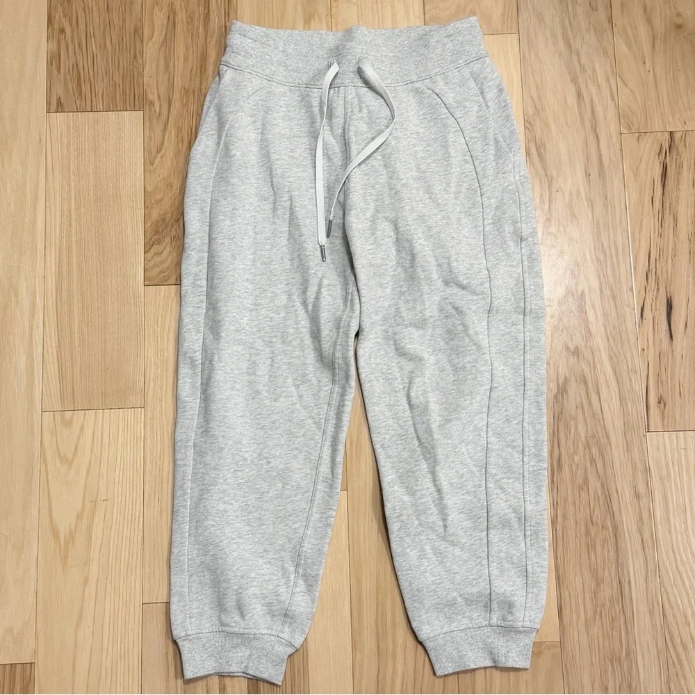 LIKE NEW Lululemon Women’s Scuba High Rise Cropped Joggers